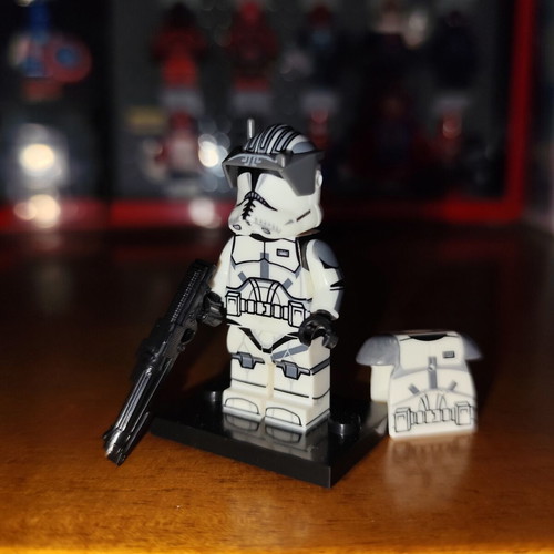 Commander Cody The Bad Batch Lego minifigure with gray armor