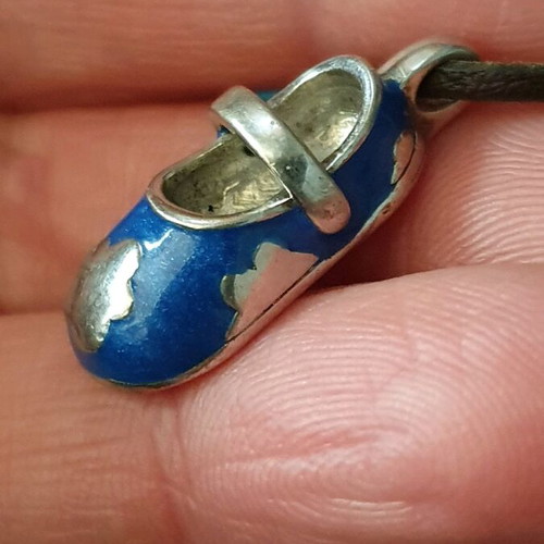 Silver 925 shoe necklace used with blue enamel