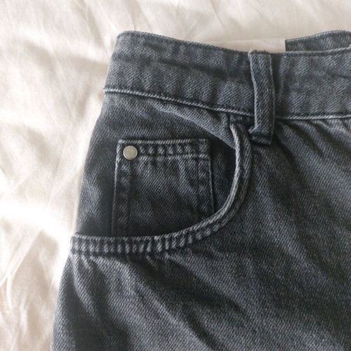 Zara denim shorts like new, black to dark grey, mom fit, size 32