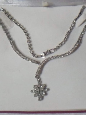 Silver necklace 925° with sparkling crystals like new