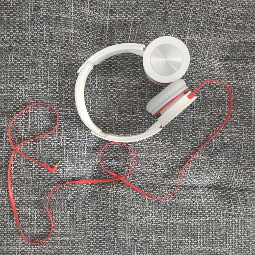 On ear headphones Philips like new, wired