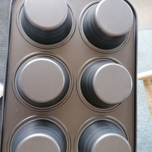 Muffin tray for 6 muffins like new