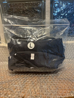 Alo Yoga Set new with scrunch bum leggings in black and white