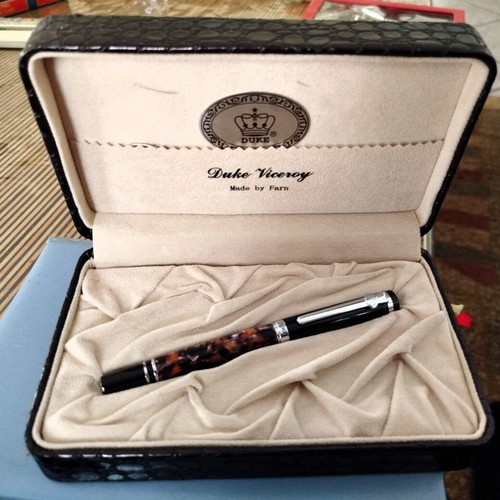 Duke Viceroy pen model 216B new with velvet case