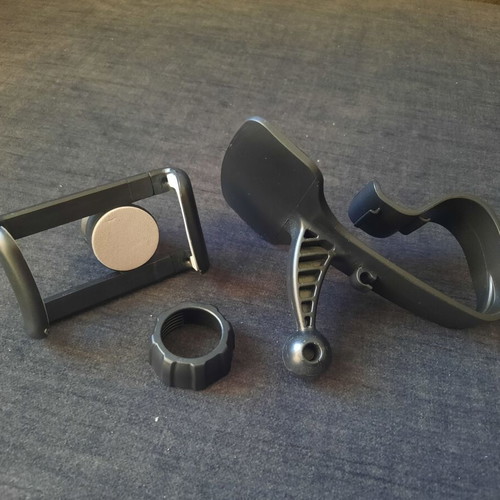 Phone Car Holder like new, adjustable smartphone mount
