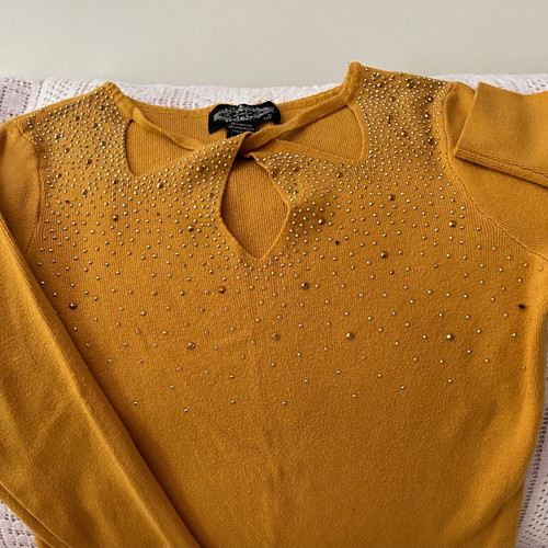 Women's blouse size M mustard color like new