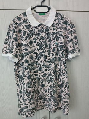 United Colors of Benetton polo-type short sleeve shirt like new, size large, black-beige
