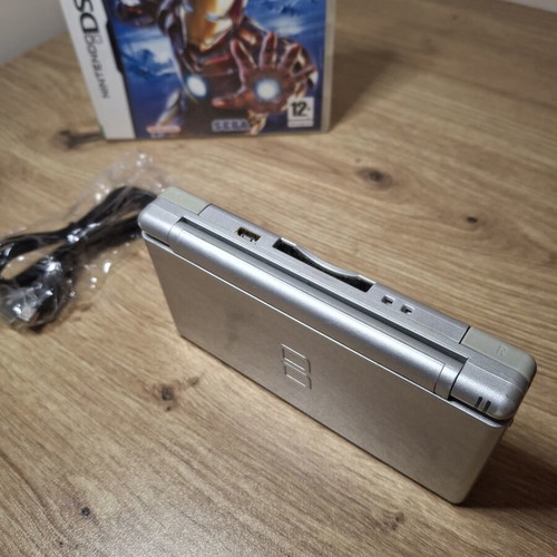 Nintendo DS Lite Silver like new with USB charging cable and game