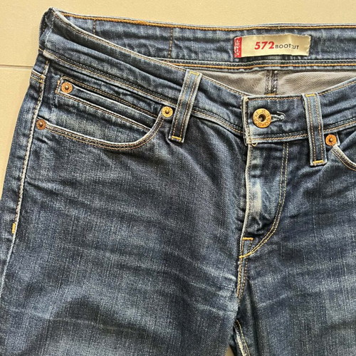 Levi's 572 Bootcut Jeans used, dark wash blue denim, size S 36