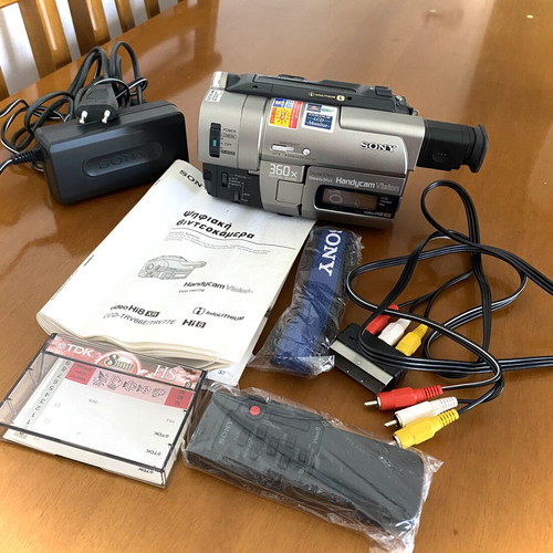 Sony Handycam CCD-TRV77E Hi8 XR vintage camcorder set