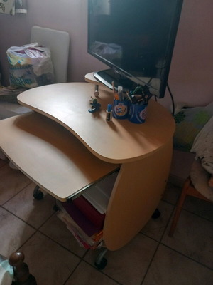 Computer desk like new with wheels and printer space