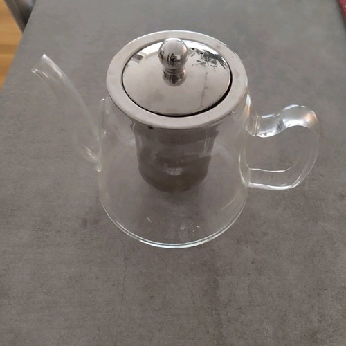 Glass teapot like new with tea filter