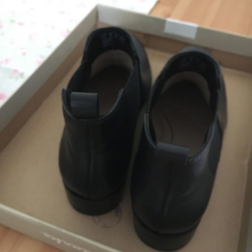 Clarks women's leather Chelsea boot new, size 36, black