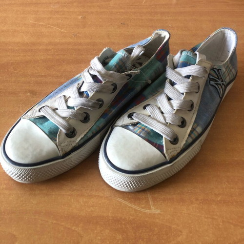 Branded unisex athletic shoes like new, size 37