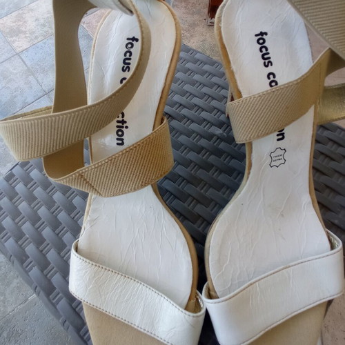 Focus leather women's sandals new, size 39, medium heel, white beige