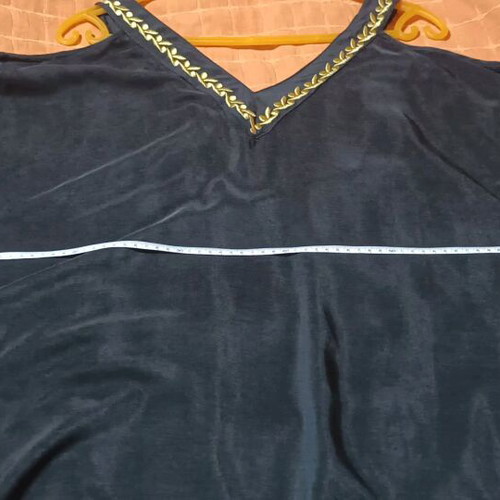 Plus size kaftani like new with V neckline and gold trim, size 4XL