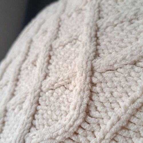 Bershka chenille crop knit pullover like new, white beige, size S/M