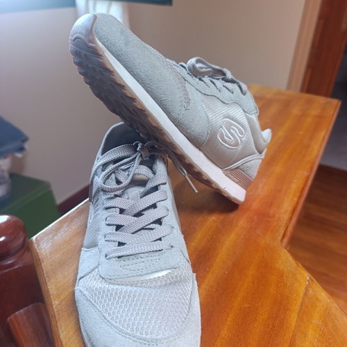 Skechers athletic shoes beige size 39 like new