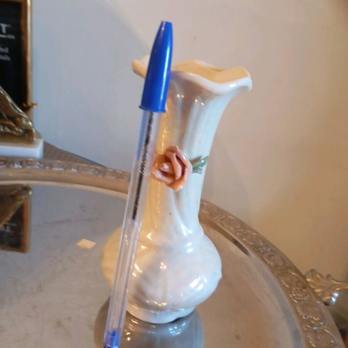 Small porcelain vase like new, vintage