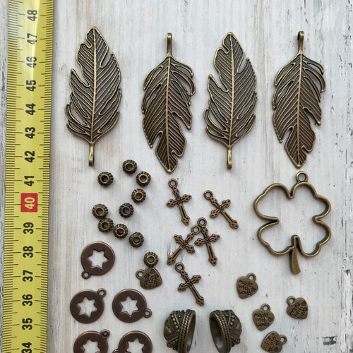 Metal bronze jewelry components like new, set of 32 pieces