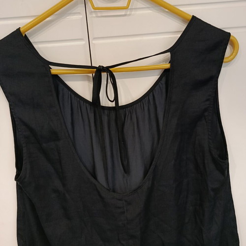 Black loose sleeveless top with back tie like new