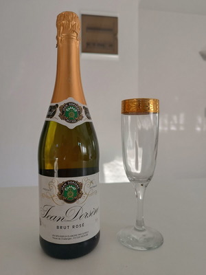 Jean Dorsène Brut Rosé French sparkling wine sealed