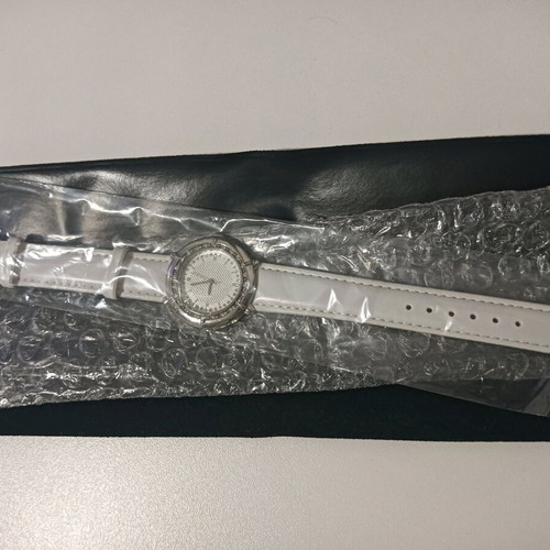 Wristwatch women's new, white