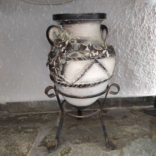 Large decorative amphora with stand new, metal leaves