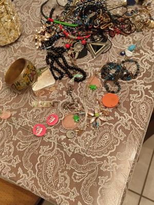 Φο μπιζού κολιέ, βραχιόλια και σκουλαρίκια σαν καινούργια