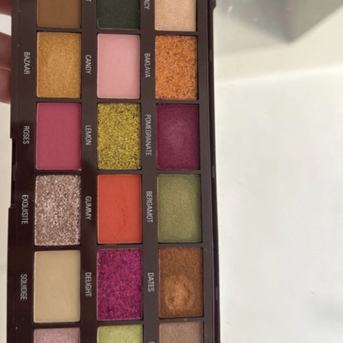 Revolution eyeshadow palette like new