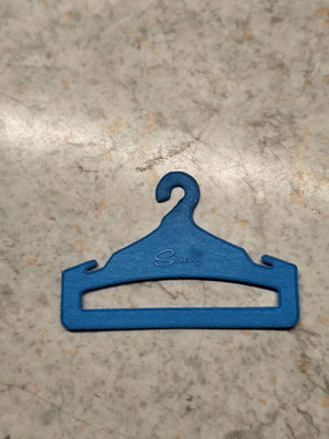 Sindy hanger like new