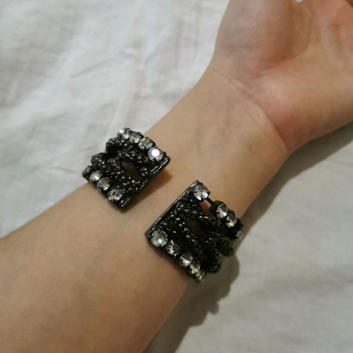 Bracelet used with strass and braided chain detail