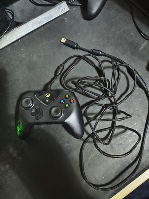 PowerA controller like new, compatible with PC and Xbox