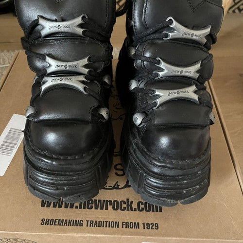New Rock boots size 36 like new, black with box