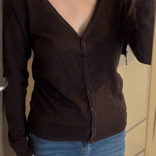 Brown V-neck cardigan shirt used, size M