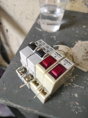 Automatic panel circuit breakers and bulbs used