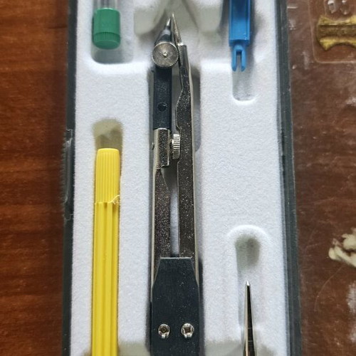 Compass set like new, school supplies
