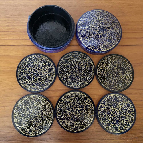 Wooden box with 6 coasters from India like new