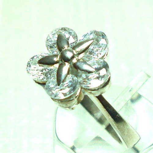 Fashion silver 925 ring with brilliant cut zirconia new
