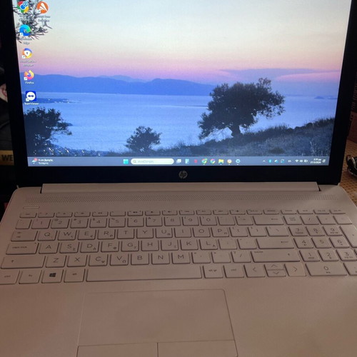 HP 15-db1008nv laptop like new with AMD Ryzen 7, 4GB RAM, 256GB SSD