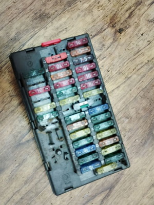 Fuse box Peugeot 306 used, part number 9627368680