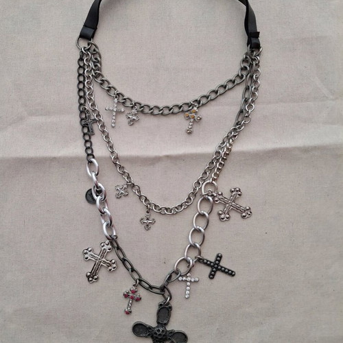 Denny Rose women's necklace like new, black and silver