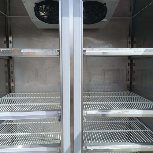 Stainless Steel Refrigeration Cabinet Used With Hinged Doors