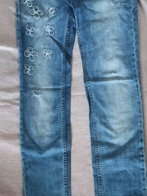Τζιν χαμηλόμεσο Dsquared2 σαν καινούργιο με απλικέ λουλούδια