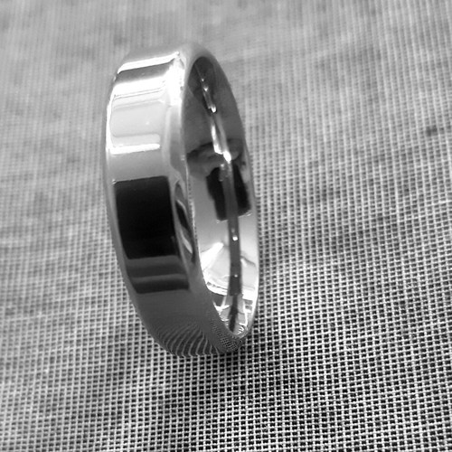 Men's ring wedding band stainless steel new, silver color