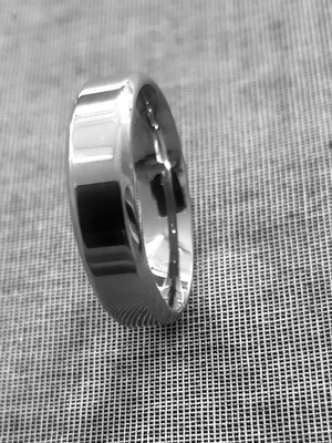 Men's ring wedding band stainless steel new, silver color