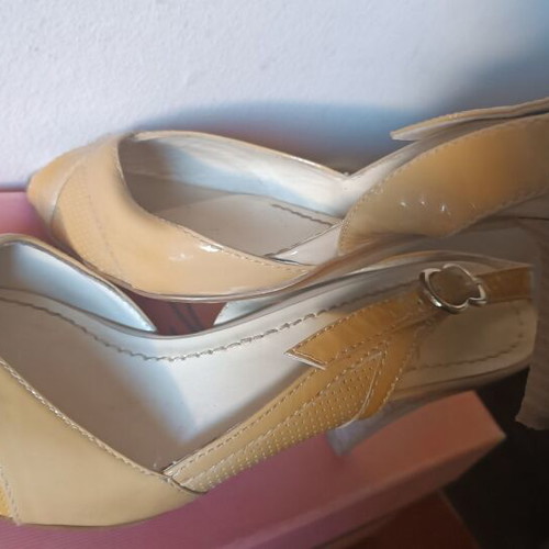 Esthissis sandals used, handmade no 39, beige patent leather