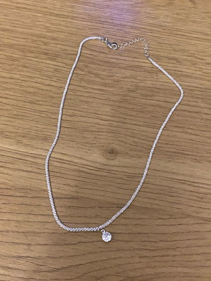 Silver necklace like new