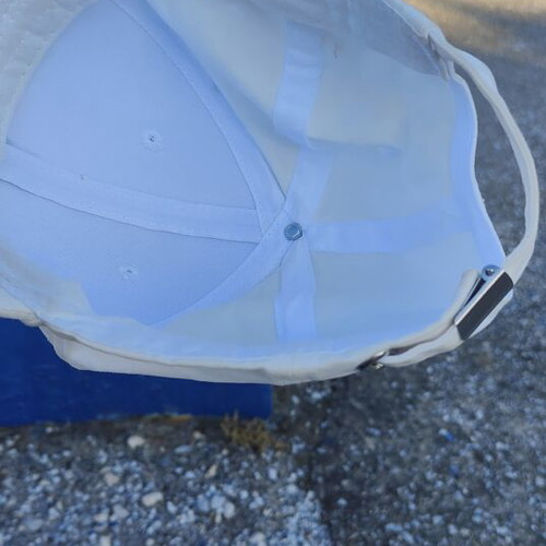 White hat in very good condition, size M