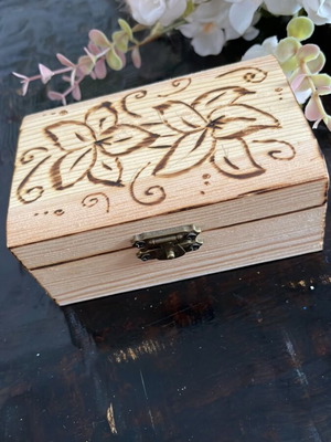 Ξύλινο κουτί με πυρογραφία καινούργιο